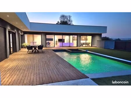 rare villa contemporaine avec piscine