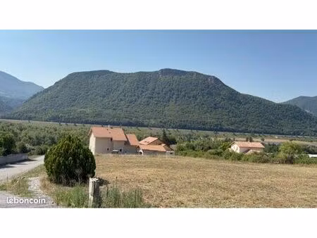 terrain constructible 1139m2