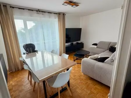 appartement 61m2 3 pièces lumineux-traversant . 4eme étage  residence fermée et place de p