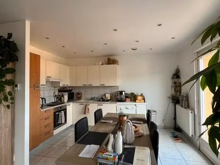 bel appartement f3 récent avec grand balcon