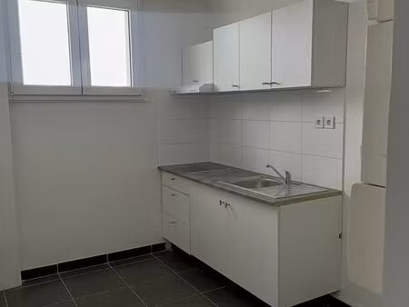 appartement 23m2 - a 500m2 du t9 - arrêt 3 communes