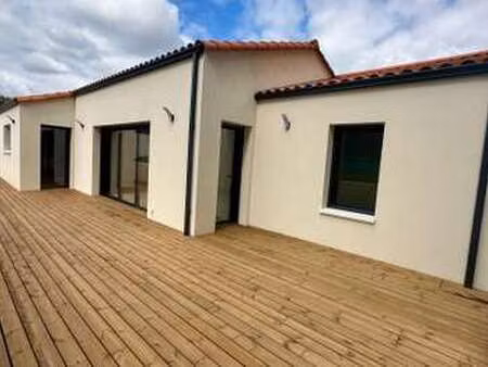 location maison à la roche-sur-yon (85000) : à louer / 115m² la roche-sur-yon