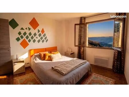 appartement de type f2 de 35m² avec une vue magnifique sur la plaine et la mer  offrant de