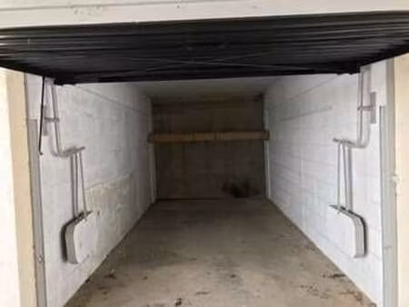 location garage box et parking à rennes sainte-thérèse (35000) : à louer / 11m² rennes sai