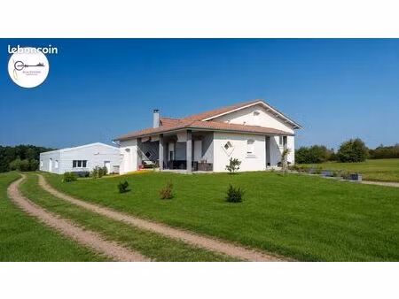 propriété 9 pièces 185 m²