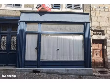 boutique 60m²  4 20m de vitrine - centre historique - 600 ht