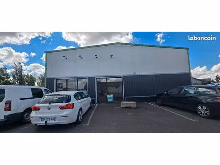 local commercial de 184 m² avec mezzanine et grand parking – yzeure