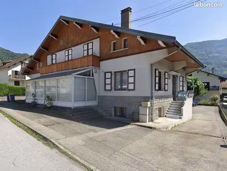 maison 11 pièces 255 m²