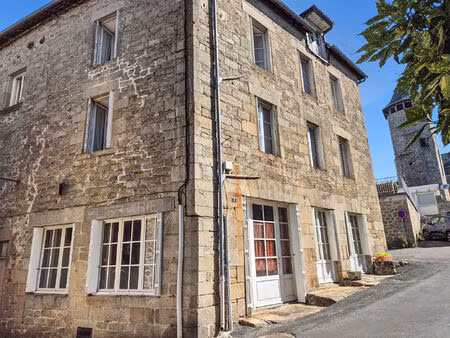 corrèze. treignac. maison ancienne en pierre pleine de charme comprenant 3 chambres avec b