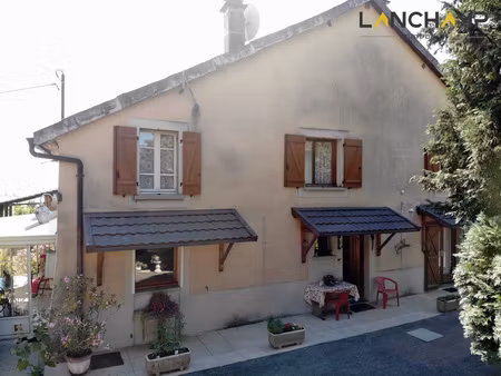 agréable maison de village avec dépendance