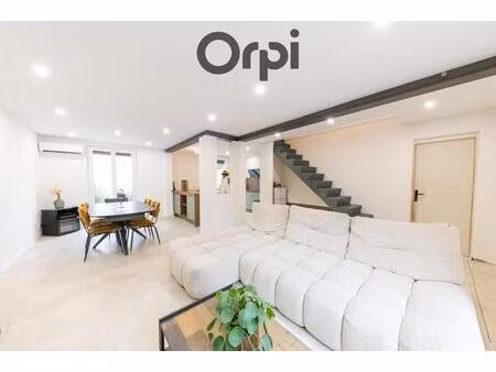 villa rénovée trois chambres avec jardin et garage