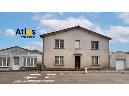 vouillé  maison de village à rénover