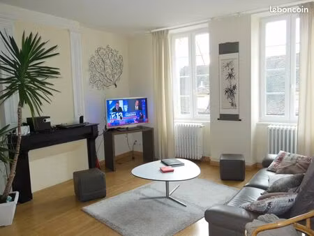 bel appartement t3 centre montmarault sortie a71-a79