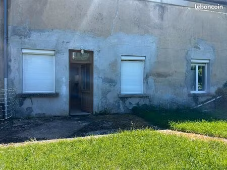 maison t 3 avec cour et jardin