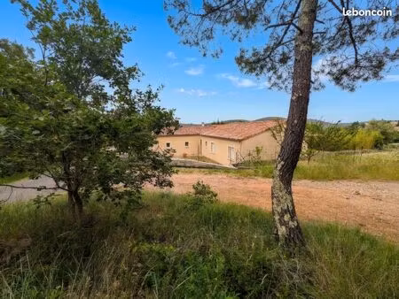 grande villa 4 chambres de plain-pied de 175m² dont 127m² habitables sur un terrain de 100