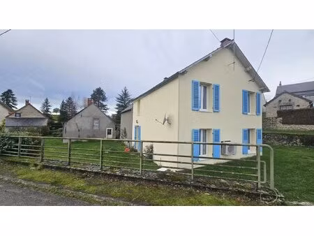 maison indépendante 80m² avec isolation et pompe à chaleur sur 1200m de terrain. jardin su