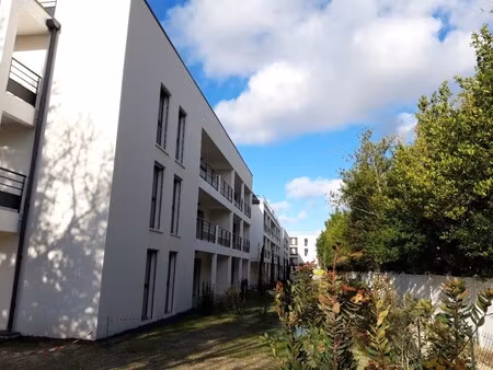 t3 avec balcon et parking à bordeaux