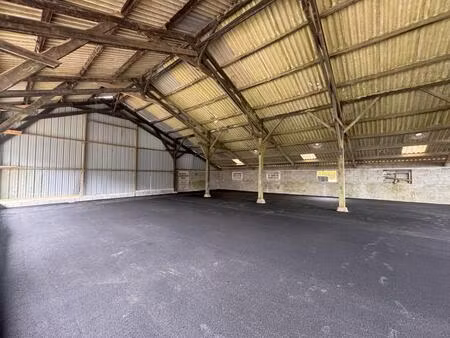 a louer  lampaul guimillau  hangar idéal stockage