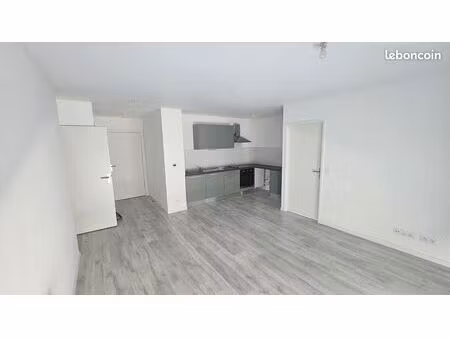 appartement t4  72 m2  deux parking  trois chambres  balcon