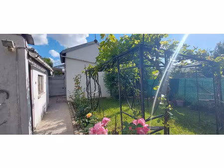 location appartement 1 pièce 25 m² à stains (93240)
