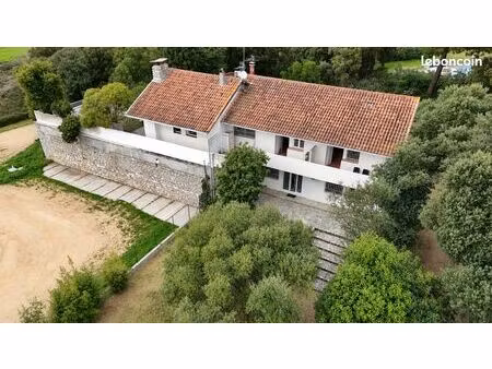maison 9 pièces 237 m²