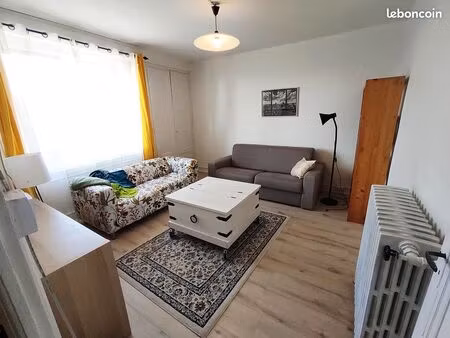 a louer à thoiry  maison mitoyenne de village de 100m2