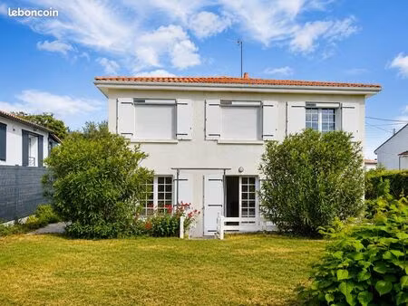fouras (17450) – rez-de-jardin t3 de 80 m² avec terrasse  garage et parking – 890 /mois