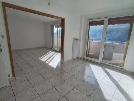 t5 spacieux et lumineux 93m2