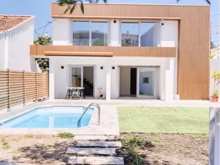 maison contemporaine de 171m2 entièrement rénovée avec garage   piscine sur une parcelle d