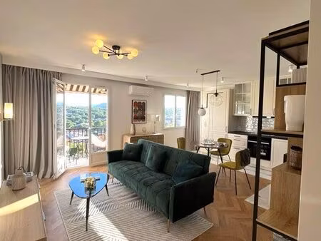 à vendre – superbe t3 entièrement rénové avec vue dégagée – cogolin