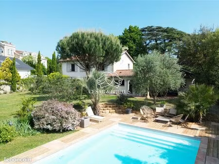 propriété 5 pièces 180 m²