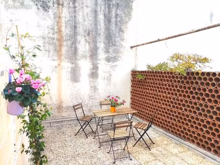très beau studio avec terrasse centre-ville