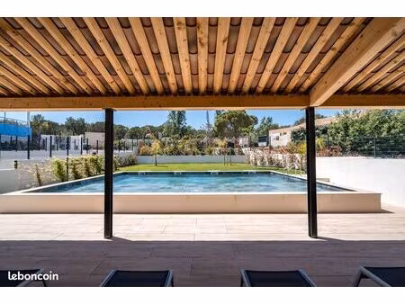 magnifique duplex 3 pièces avec terrasse et piscine