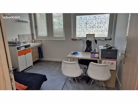 cabinet médical/paramédical sous location aout