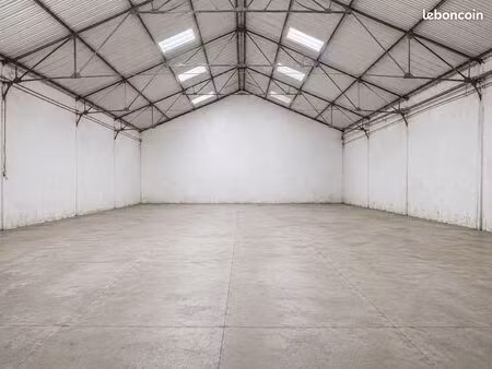 entrepôt + bureaux 298m²
