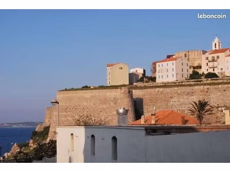 spacieux duplex au coeur de la citadelle de calvi