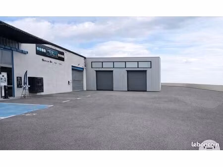 local activité 800m2