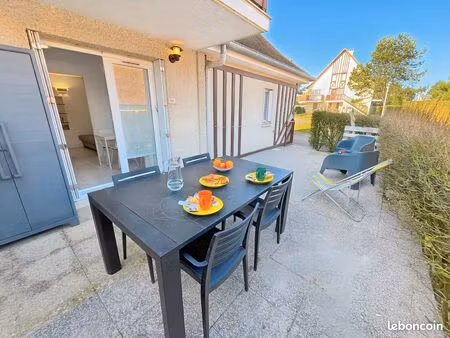 petite cour privée - à 1 minute à pied de la plage