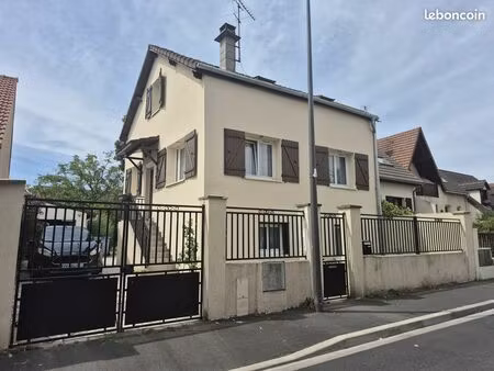 pavillon 7 pièces 150 m²