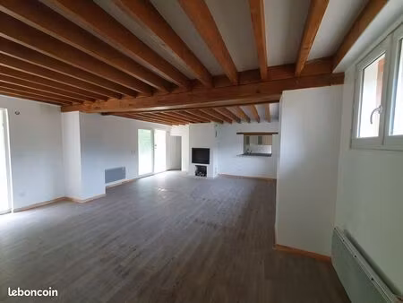 longère en pierre 169 m² – 7 pièces + grenier aménageable + hangar récent