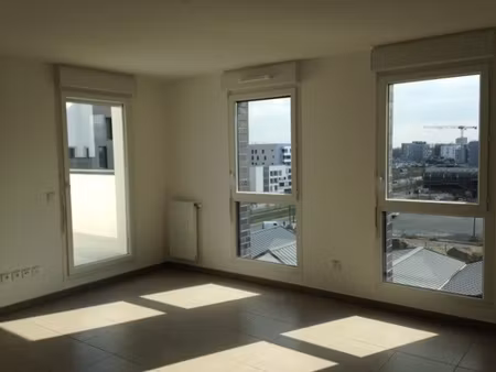 t2 dans rés. avec jolies prestations  balcon  parking sous-sol