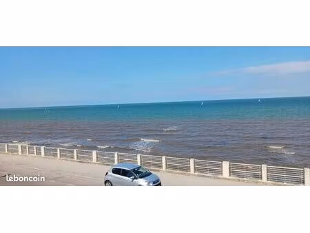 appartement face mer avec une chambre