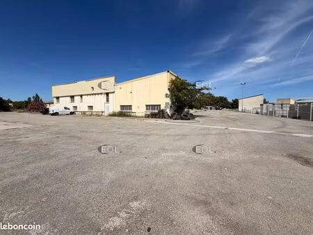 local d'activité 1 300 m²