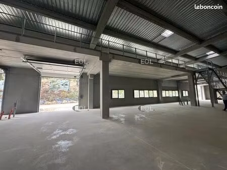 local d'activité 307 m²