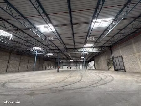 local logistique 2 493 m²