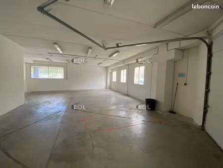 local d'activité 298 m²