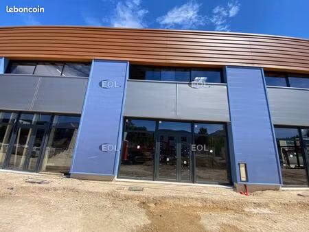 local d'activité 121 m²