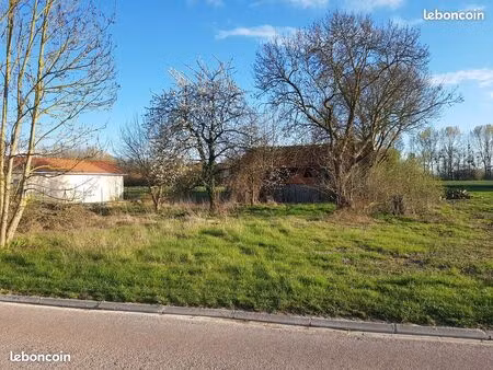 terrain 1 066 m² ormes