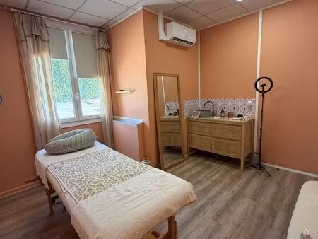 location bureau ou cabine esthétique / thérapeute