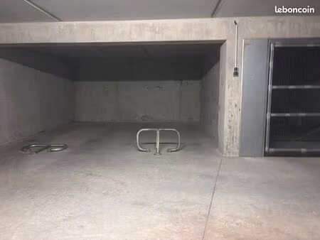 parking/box 13 m² royan